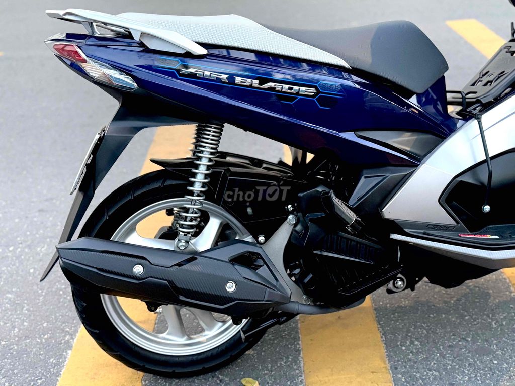 Airblade 125 mẫu2017 1chủ ít đi máy zin100% mới99%. Mua bán Xe máy tại Quận 11 Tp Hồ Chí Minh được đăng bởi CỬA HÀNG CHUYÊN GÓP NỢ XẤU hình 9