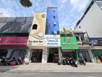 Rent · 5 bd · 66 м² · Quận 1, ул. Đường Trần Hưng Đạo