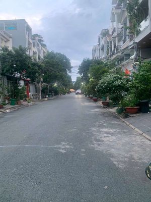 BÁN NHÀ 4 TẦNG MẶT TIỀN ĐƯỜNG 10M NGANG 5X20M2