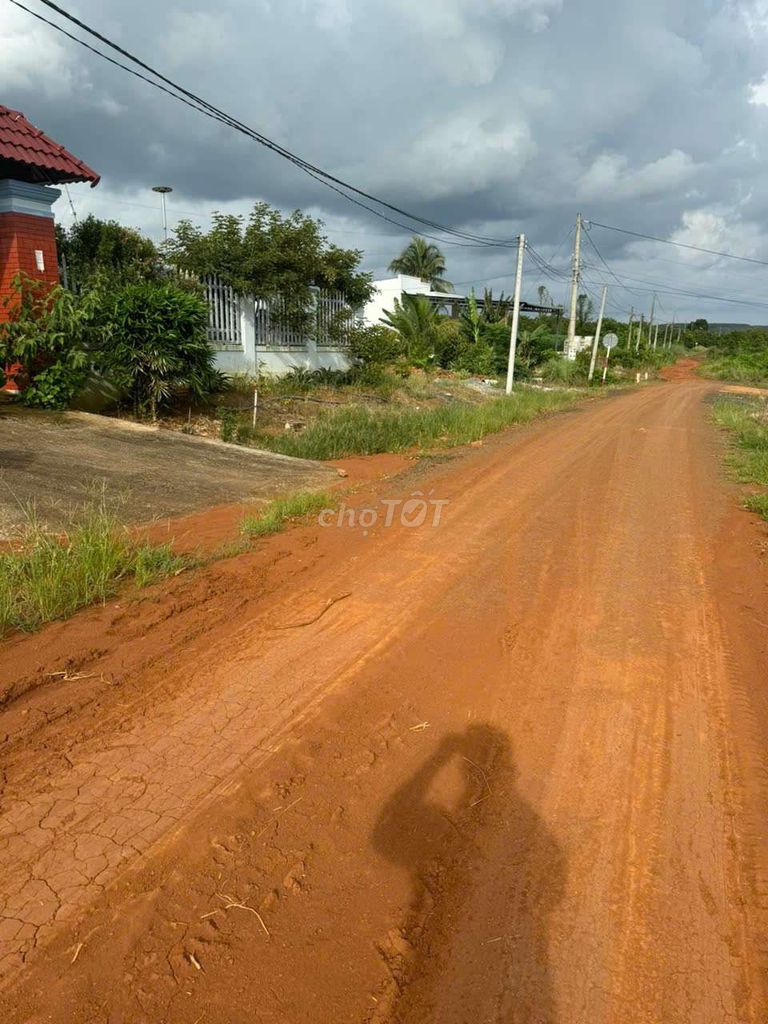 Bán lô đất sào mt đuòng  nhựa như hình