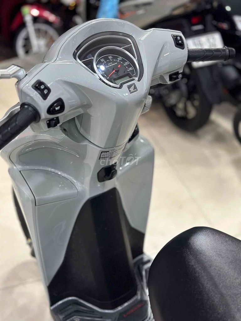 Viosn 2024.Bao ra tên 64 tinh thành..Bản Đặc Biệt.. Mua bán Xe máy tại Quận 6 Tp Hồ Chí Minh được đăng bởi Cửa Hàng Xe Máy Hoà Bùi hình 6