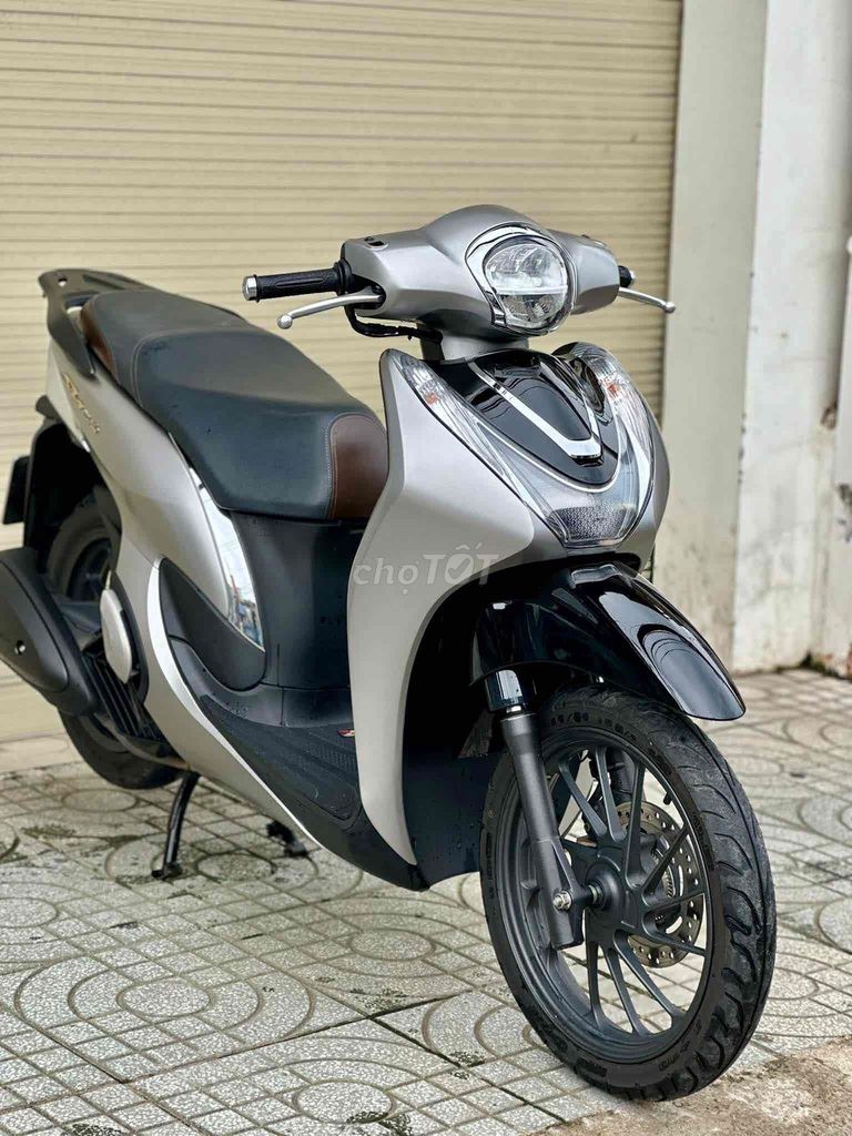 Серебряные часы Honda SH Mode 2023
