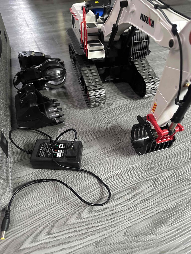 Máy xúc RC huina 1594 new 99% fullbox. Mua bán Phương tiện khác tại Quận 4 Tp Hồ Chí Minh được đăng bởi NVL hình 5