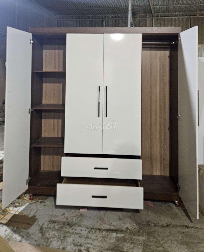 Tủ quần áo gỗ công nghiệp 4 cánh. Mua bán Tủ, kệ gia đình tại Thành phố Buôn Ma Thuột Đắk Lắk được đăng bởi Đăng Đặng hình 1