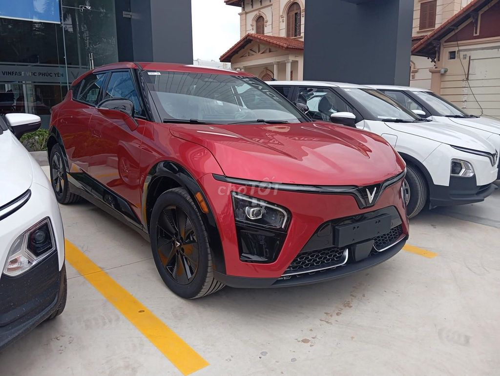VinFast VF7 2025. Mua bán Ô tô tại Quận Đống Đa Hà Nội được đăng bởi Đoàn Hồng Minh hình 4