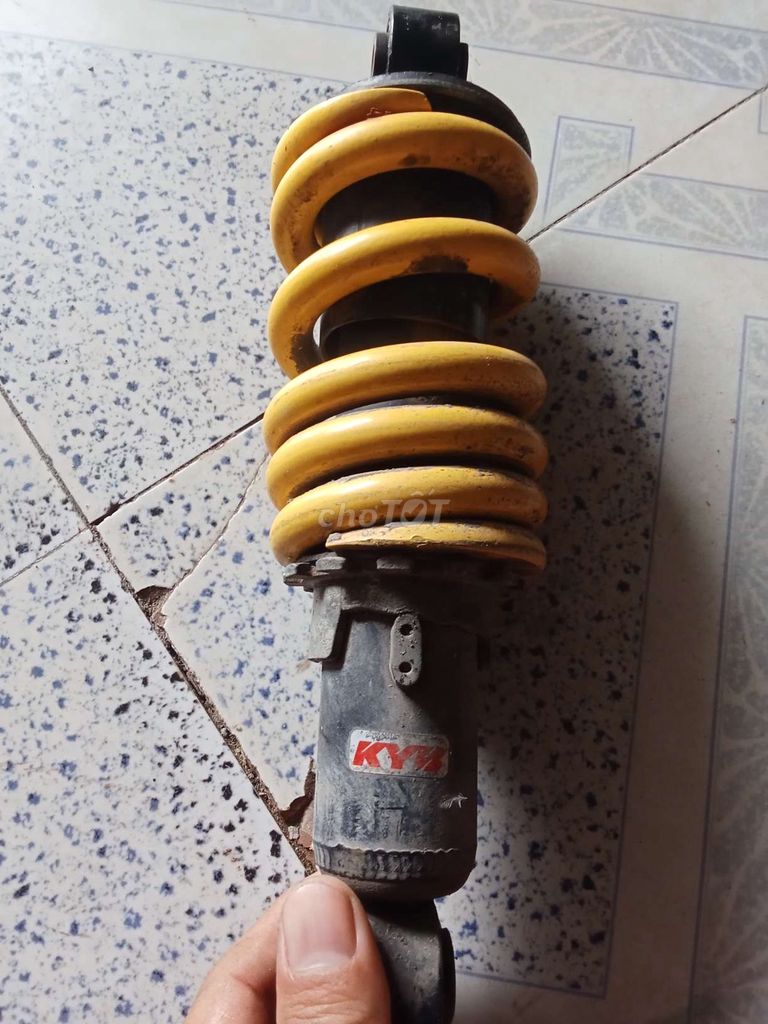 Phuộc KYB Yaz Vàng Đen rã xe chưa vệ sinh bao xì. Mua bán Phụ tùng xe tại Huyện Vũng Liêm Vĩnh Long được đăng bởi thanh hình 3