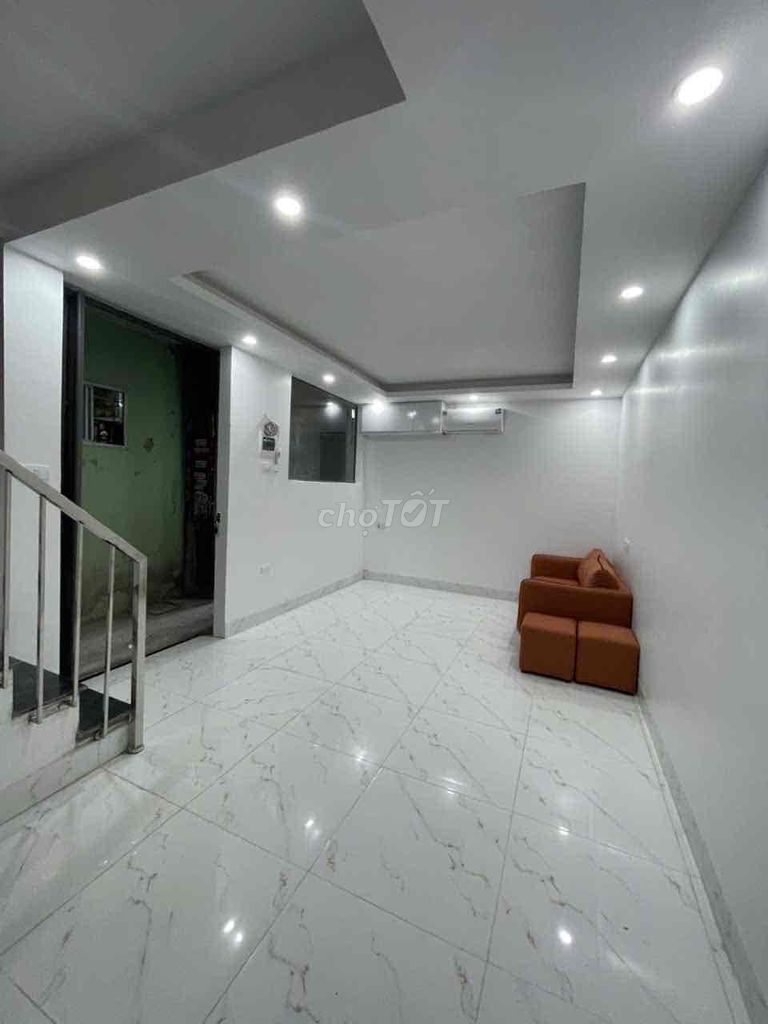 Красивый дом Ким Ма, Ба Динь. 30 м2, 4 т, 3 спальни. 12 стр.