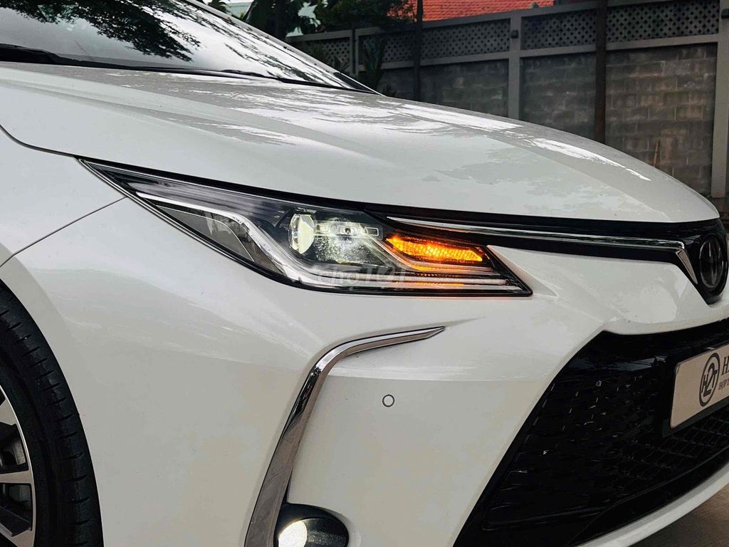 Toyota Corolla Altis 1.8V 2025 Trắng 14.000 km