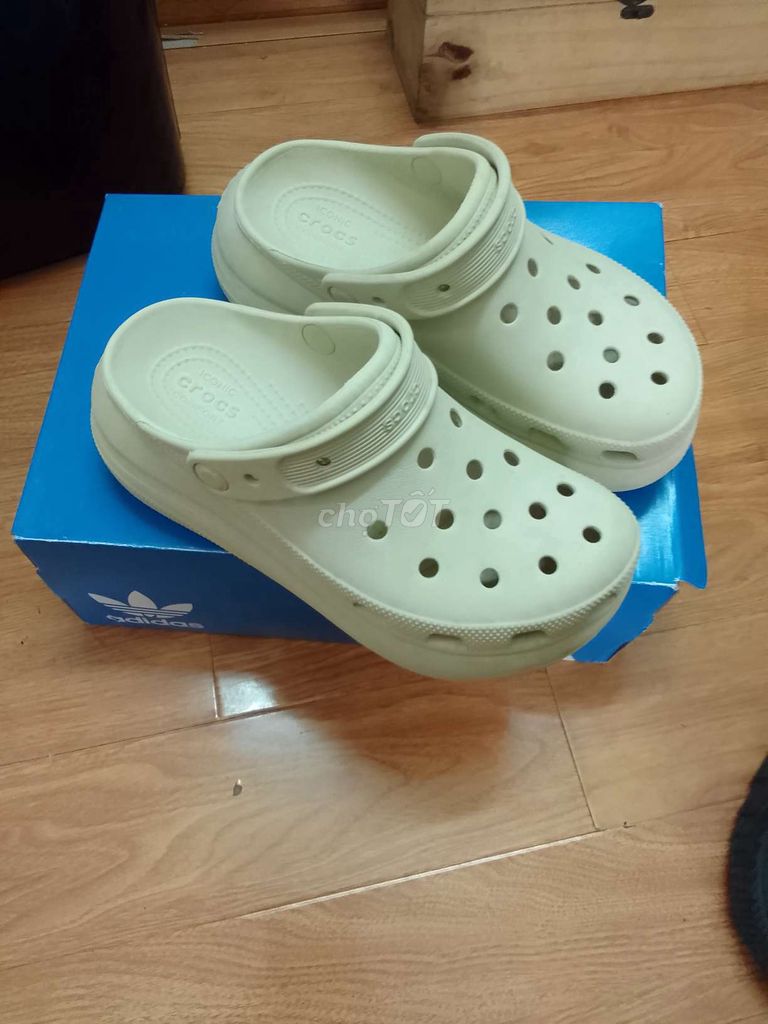 Thanh lý dép Crocs classic cruch