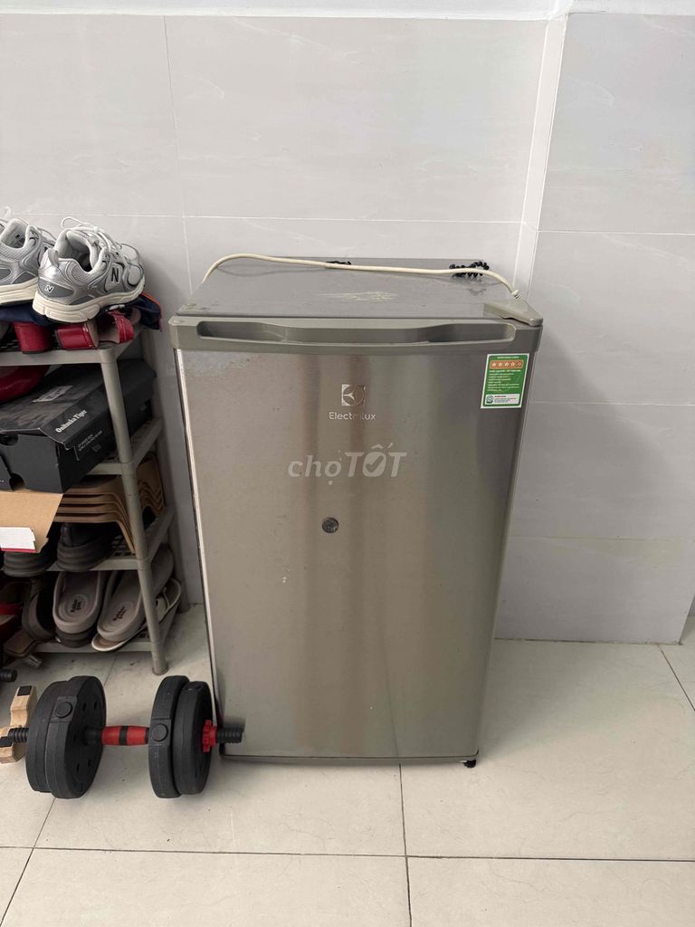 Tủ lạnh Electrolux EUM0900SA 92L Xám. Mua bán Tủ lạnh tại Quận Gò Vấp Tp Hồ Chí Minh được đăng bởi Phạm Thúy Uyên hình 1
