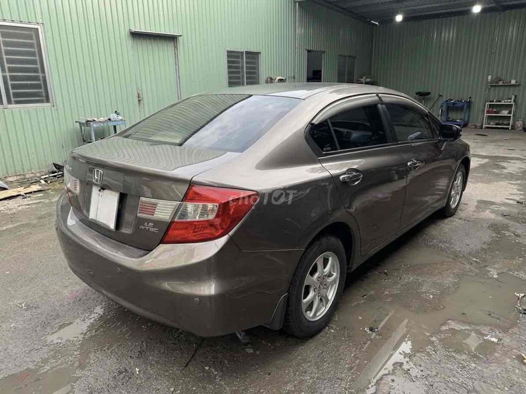Коричневое кожаное сиденье Honda Civic 1.8 AT 2012