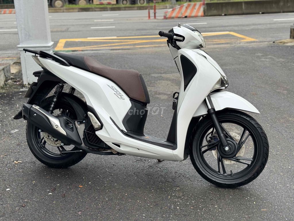 Honda SH 125 Trắng Máy rin. Mua bán Xe máy tại Quận Ngũ Hành Sơn Đà Nẵng được đăng bởi Nguyễn Phước Vĩnh hình 4
