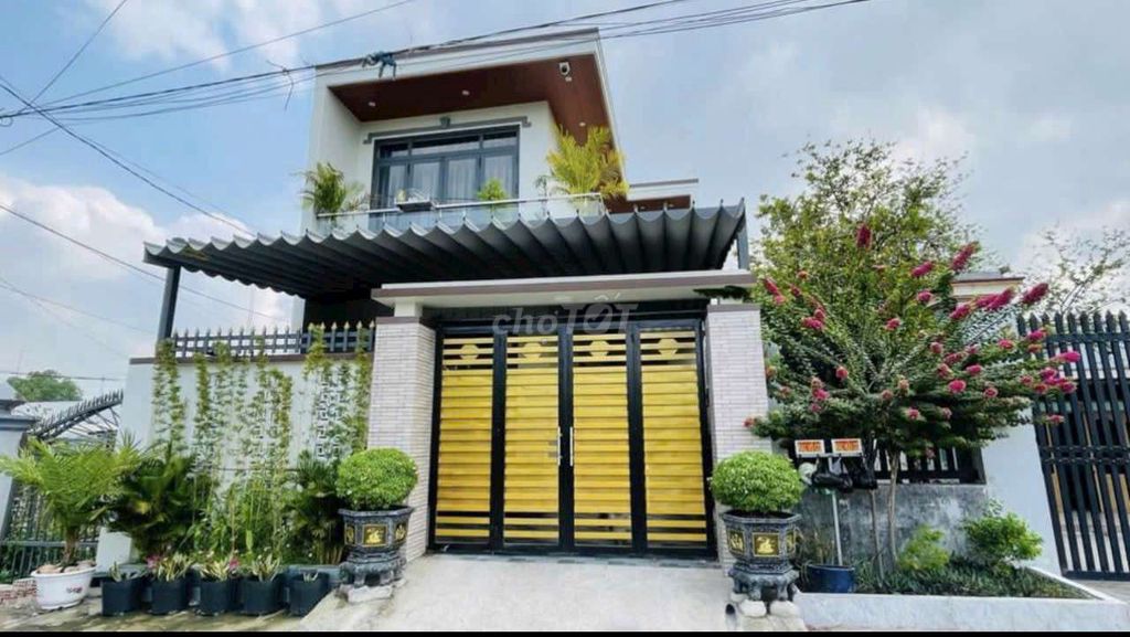 Lô góc 103m². đang xây nhà y hình giá 2ty450 thuong luong