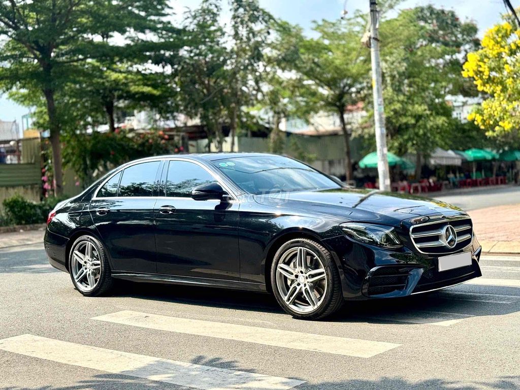 Mercedes Benz E Class 2018 E300 AMG 1 chủ. Mua bán Ô tô tại Quận 8 Tp Hồ Chí Minh được đăng bởi Khoa nguyễn hình 2