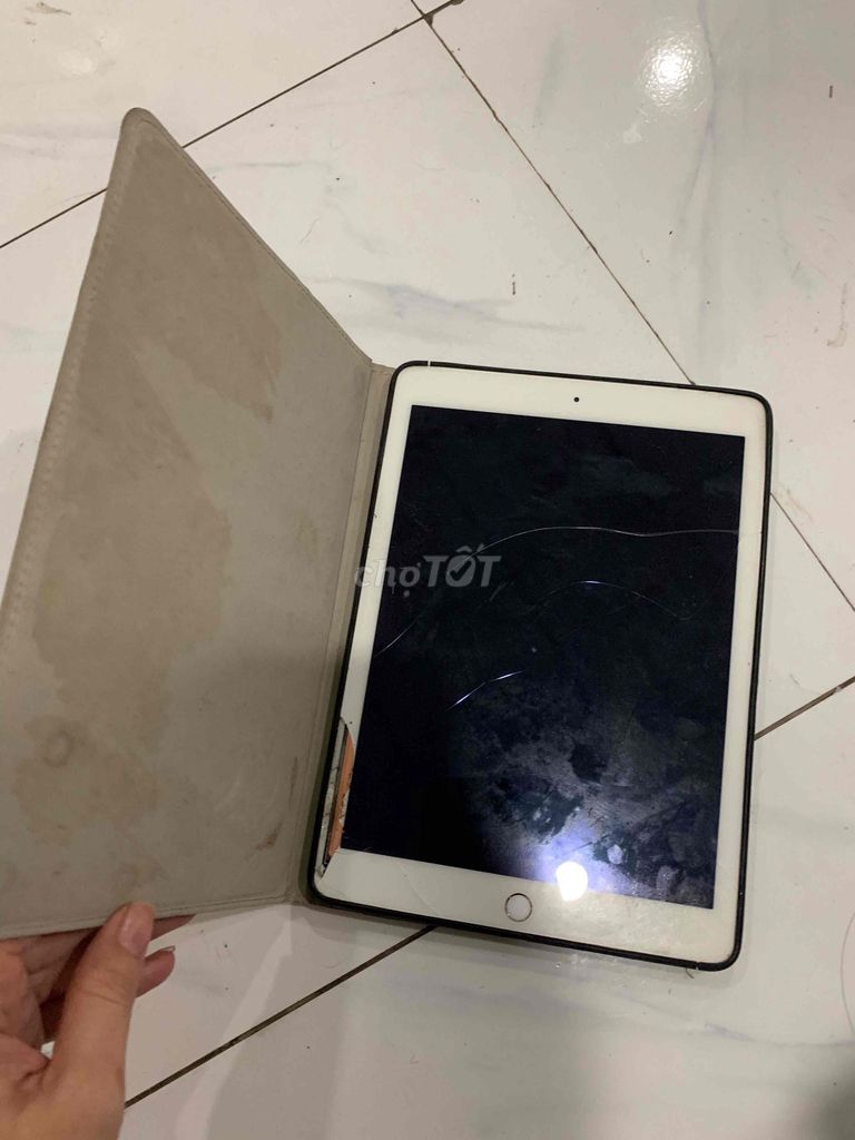 Apple iPad Trắng Hư hỏng. Mua bán Máy tính bảng tại Thành phố Thủ Dầu Một Bình Dương được đăng bởi AUTO SANG TRỌNG hình 1