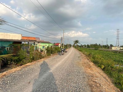 Đường vườn 500m2 - Khu vực đông dân, thích hợp làm nhà vườn. Mua bán đất tại Huyện Bến Lức Long An được đăng bởi Nhân BĐS
