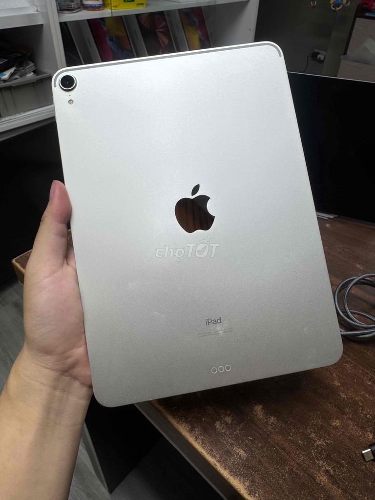 Apple iPad Pro 2018 256GB Bạc. Mua bán Máy tính bảng tại Quận Hoàng Mai Hà Nội được đăng bởi Cảnh Hà  hình 1