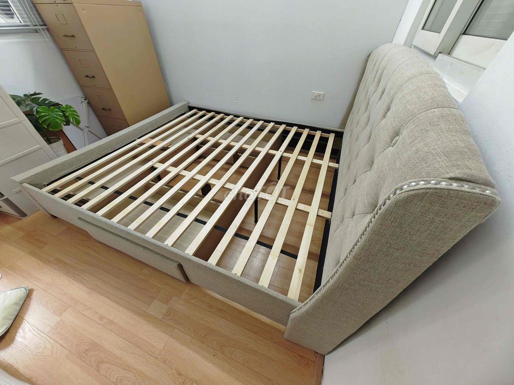 Giường ngủ 1m8x2m 80% mới. Mua bán Giường, chăn ga gối nệm tại Quận Đống Đa Hà Nội được đăng bởi Nhung Vũ hình 1