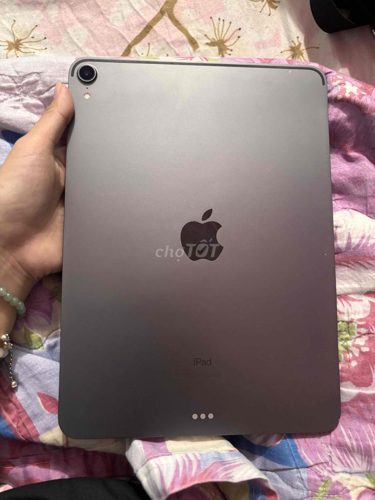 Apple iPad Pro 2018 64GB Xám. Mua bán Máy tính bảng tại Quận Thanh Xuân Hà Nội được đăng bởi Nguyễn Kiều Trang hình 1