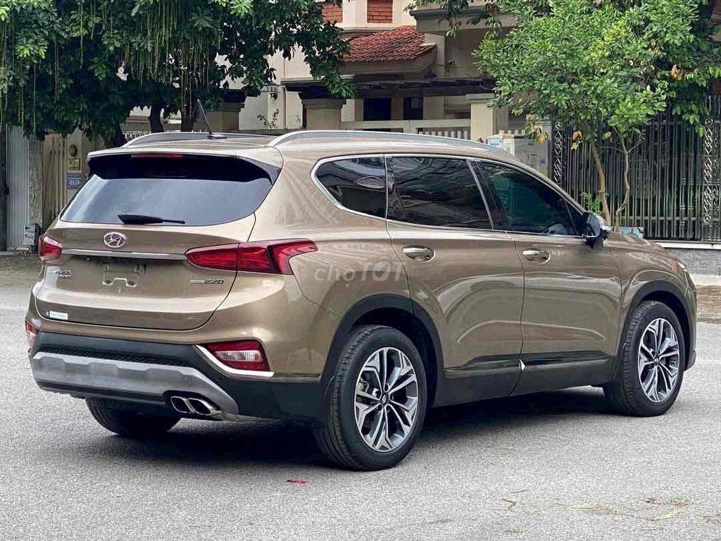 Hyundai SantaFe Premium 2.2D 2019 коричневый 7 мест