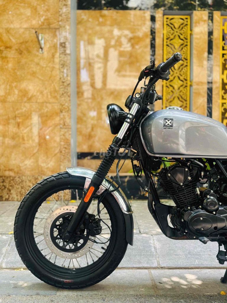 Brixton BX 150 Silver FI, морская столица, пожар, красивый автомобиль