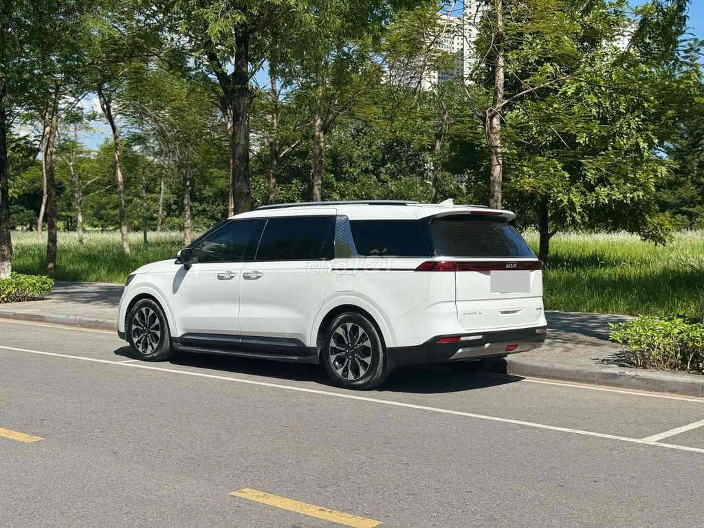 Kia Carnival Signature 2022 Trắng 8 chỗ 85000 km