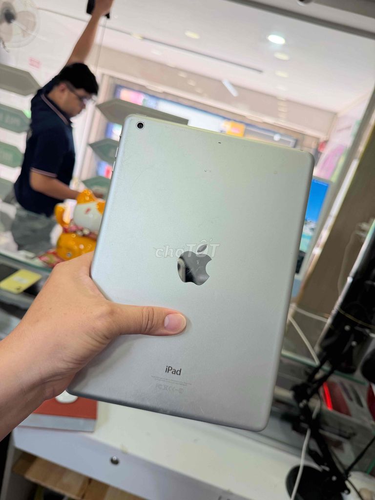 Apple iPad Air 32GB Bạc. Mua bán Máy tính bảng tại Quận Bình Thạnh Tp Hồ Chí Minh được đăng bởi Hoang minh hình 1