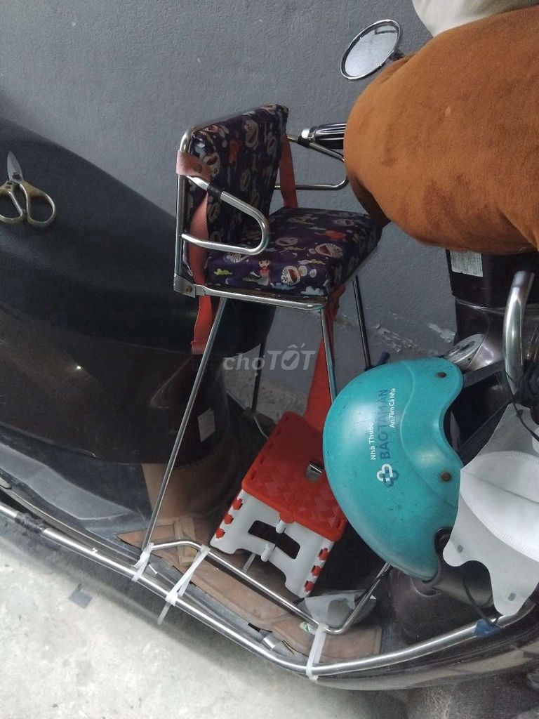 Thanh lý ghế xe máy cho bé