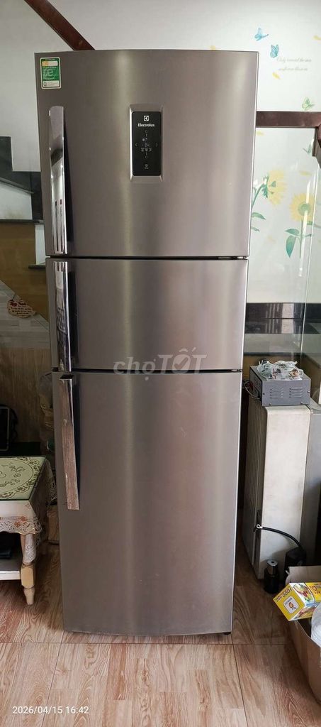 Tủ lạnh Electrolux 324L 3 cửa. Mua bán Tủ lạnh tại Thành phố Thủ Đức Tp Hồ Chí Minh được đăng bởi Nguyễn Thanh Hiền hình 1
