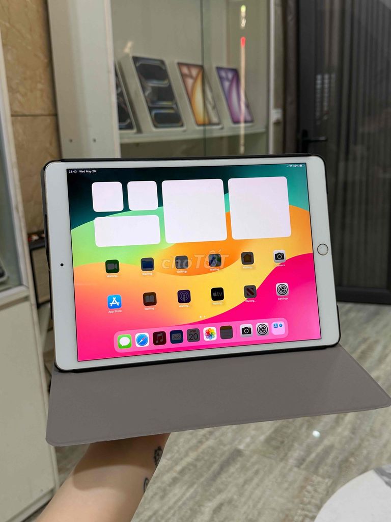 Apple iPad Pro 10.5 64GB Vàng. Mua bán Máy tính bảng tại Quận Hoàng Mai Hà Nội được đăng bởi Lã Bình iPad hình 1