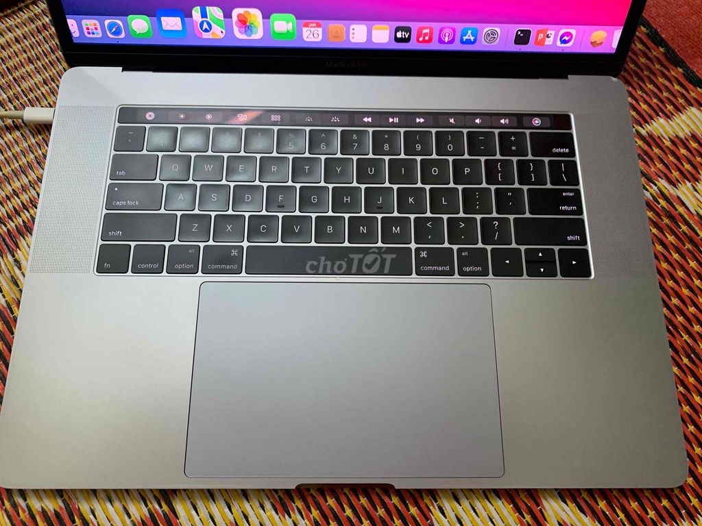 Bán hoặc giao lưu macbook pro i7 ssd 512 touchbar