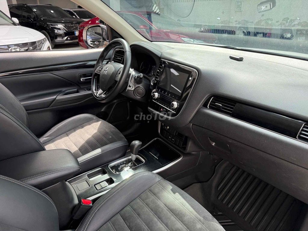 Mitsubishi Outlander CVT 2022 Trắng 77.000 Km. Mua bán Ô tô tại Thành phố Thủ Đức Tp Hồ Chí Minh được đăng bởi Long Auto Vạn Phúc hình 13