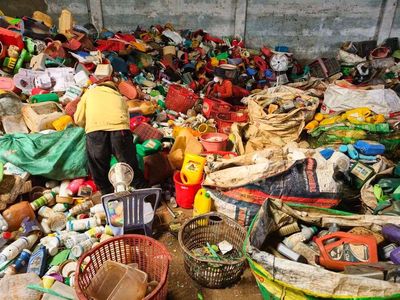 Tuyển công nhân phân+cắt nhựa ve chai