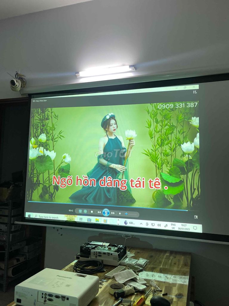 máy chiếu siêu gần dùng karaoke có hdmi