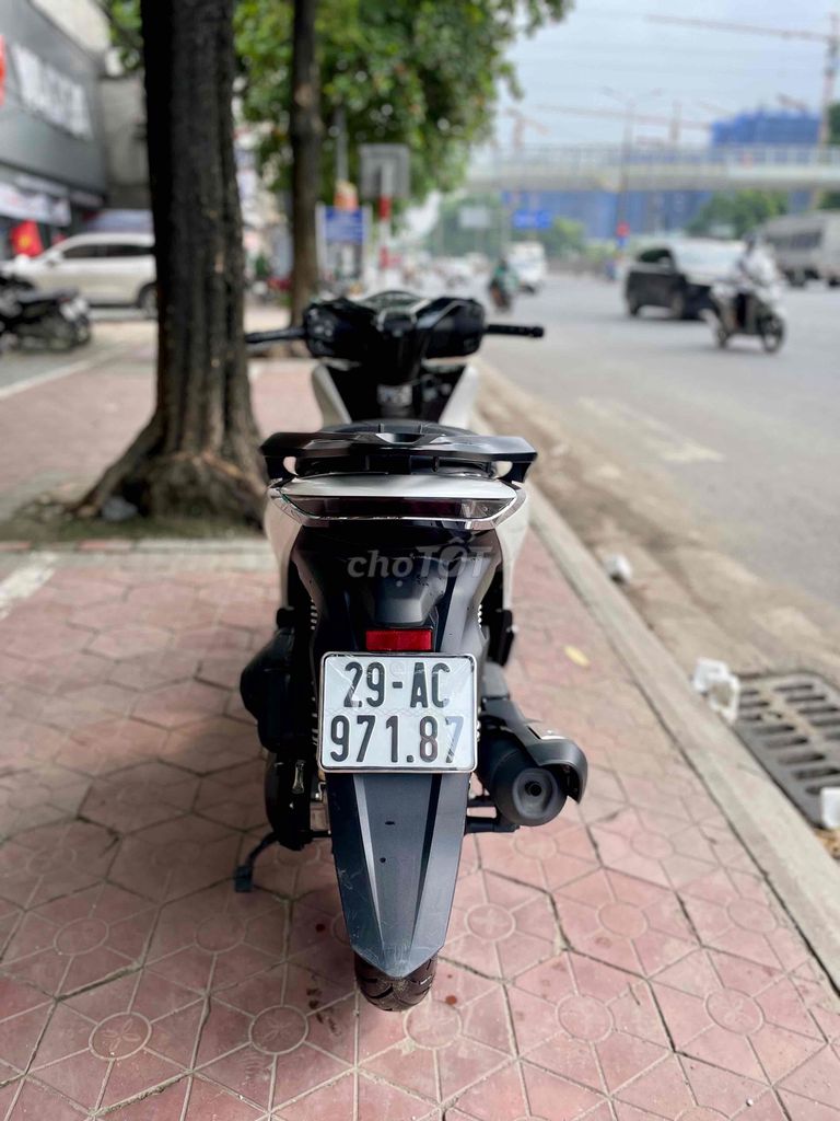 Хонда SH 125 2025 Белая автоматическая 5000 км