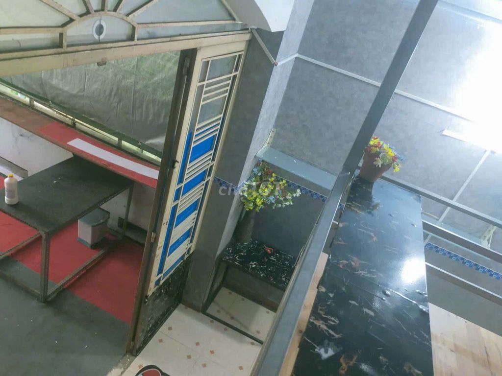 Комната рядом с Экономическим университетом, подселение 2-3 человек