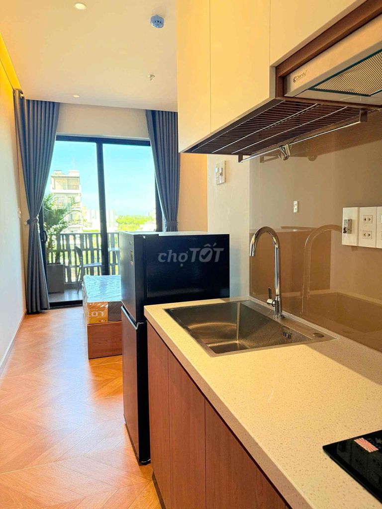 New Light Apartment unit with balcony in FPT City — photo 9