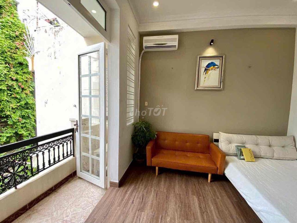 CĂN HỘ BAN CÔNG - FULL NỘI THẤT - NGAY VÒNG XOAY DÂN CHỦ