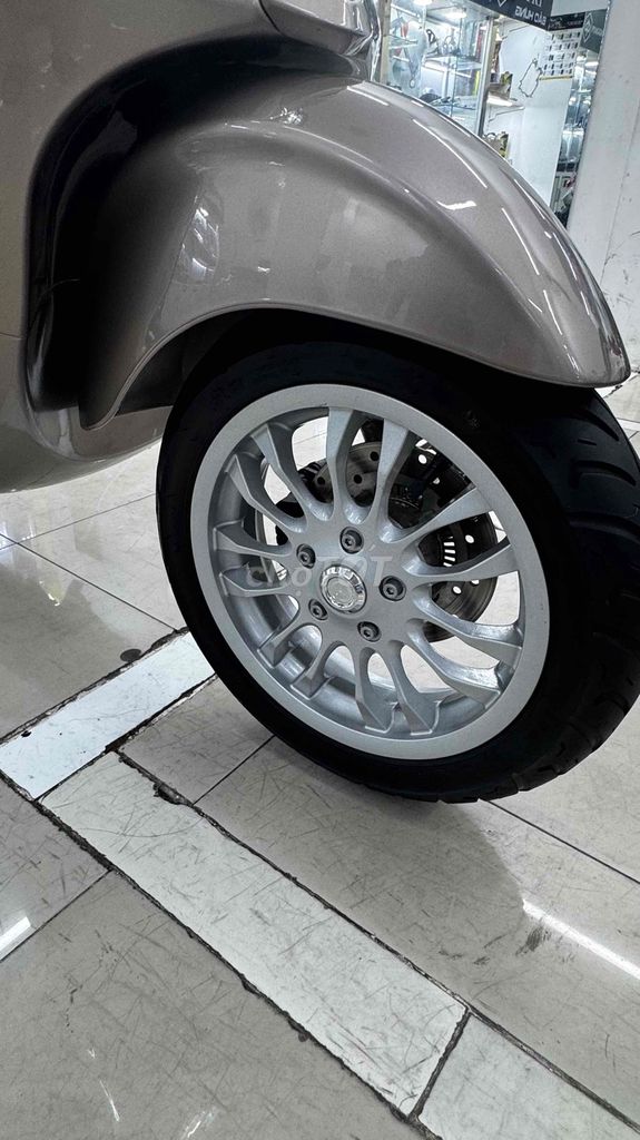 Vespa Vàng đồng tft chính chủ. Mua bán Xe máy tại Quận Phú Nhuận Tp Hồ Chí Minh được đăng bởi VESPA  PIAGGIO BẢO HƯNG Vespa cũ trả góp  hình 7