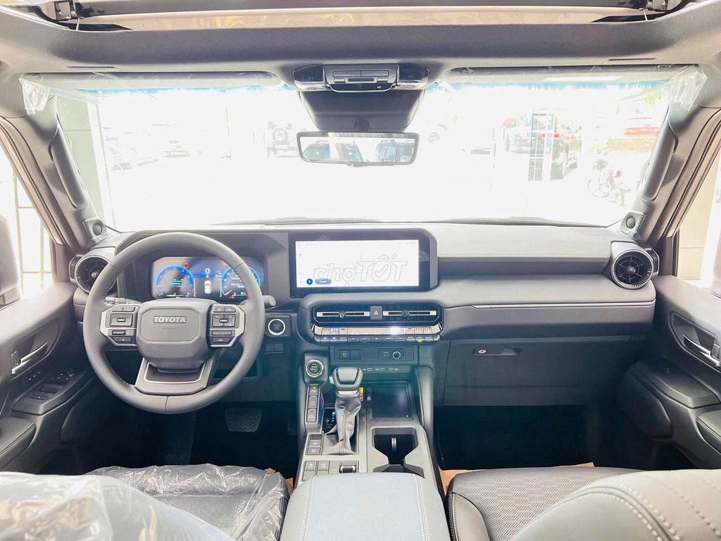 Toyota Land Cruiser Prado 5 мест, серого цвета