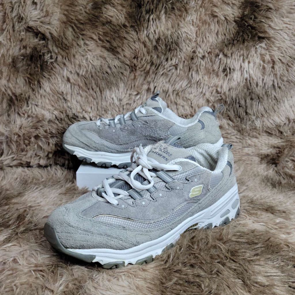 Skechers D'Lites

Size 40