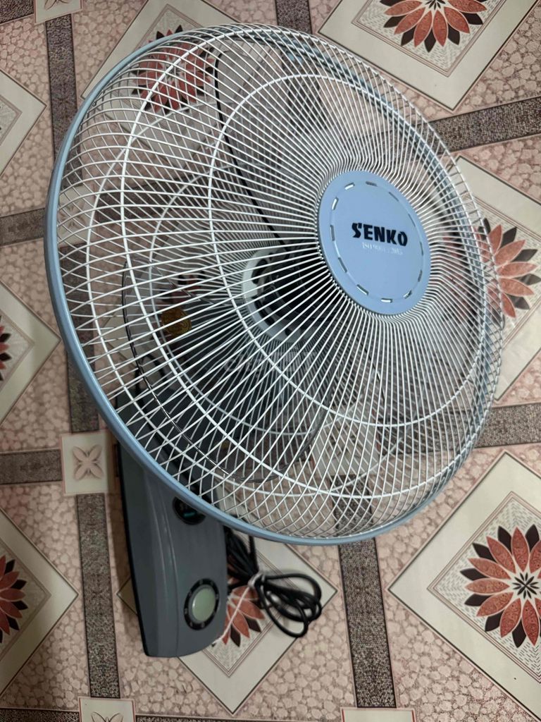 Quạt treo tường Senko B40 Xám chạy mạnh êm. Mua bán Quạt tại Quận 1 Tp Hồ Chí Minh được đăng bởi Chú Nghị BÁN QUẠT VÀ SỬA ĐỒ ĐIỆN CŨ hình 1