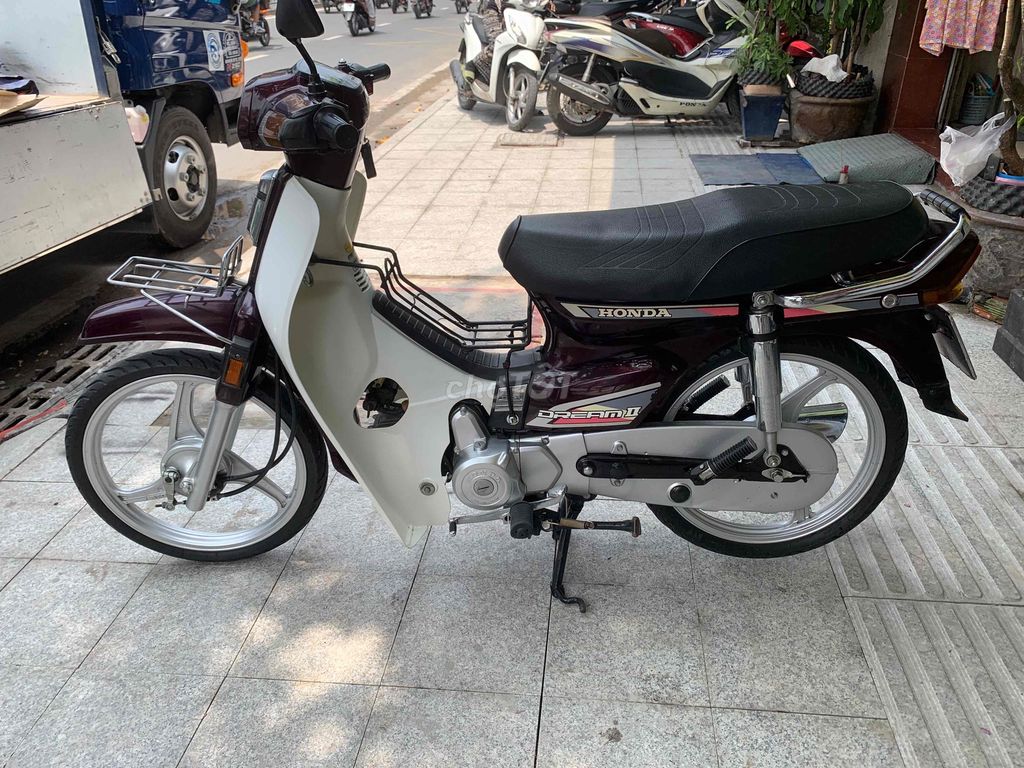 Honda Dream белый, тёмно-красный BSTPHCM
