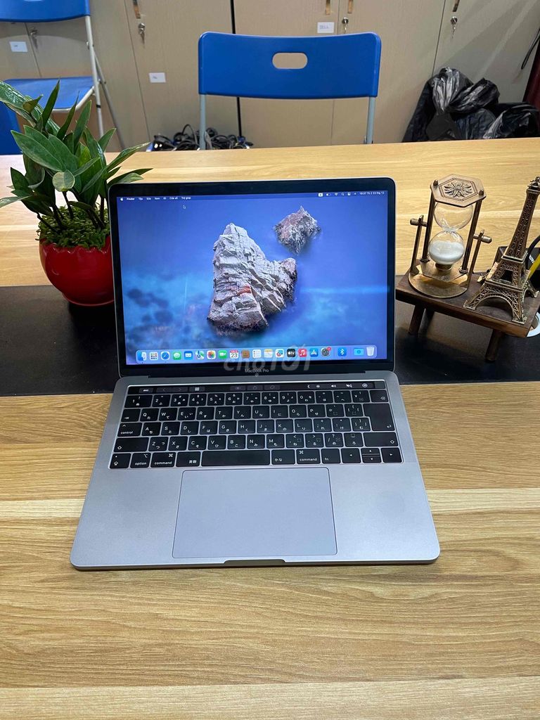 Macbook Pro 2019 core i7 bản Touch Bar đẹp