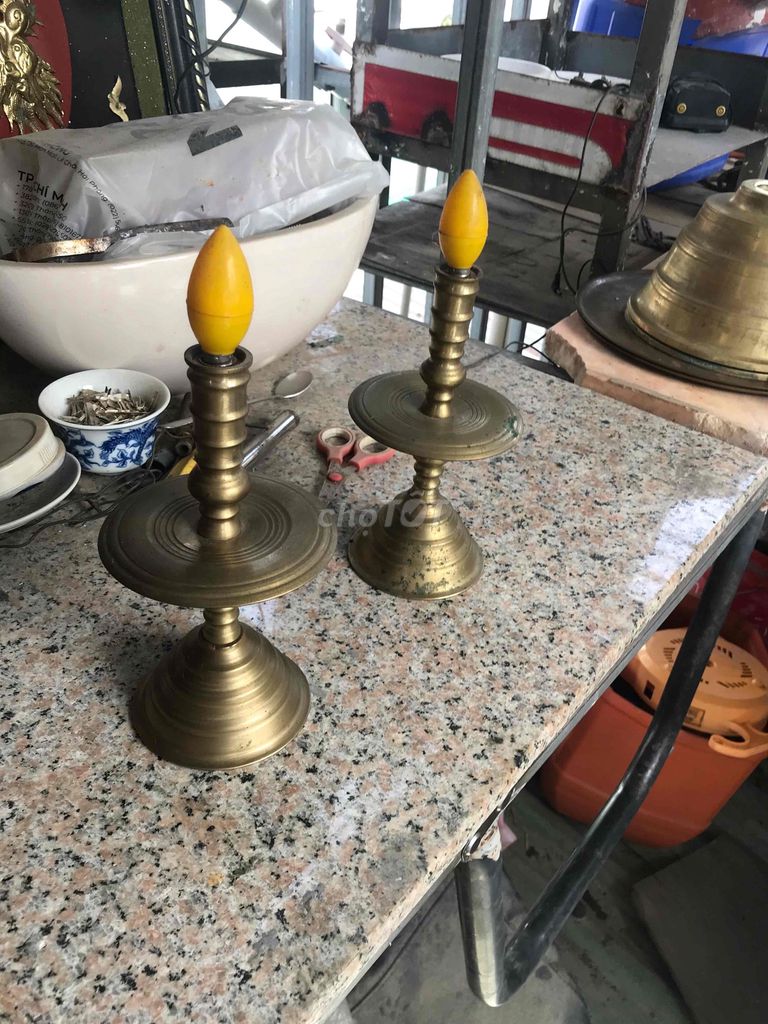 Chân đèn Đồng Cổ điển Vàng 20cm. Mua bán Đồ sưu tầm, đồ cổ tại Quận Hải Châu Đà Nẵng được đăng bởi Nguyễn xuân tuấn hình 1