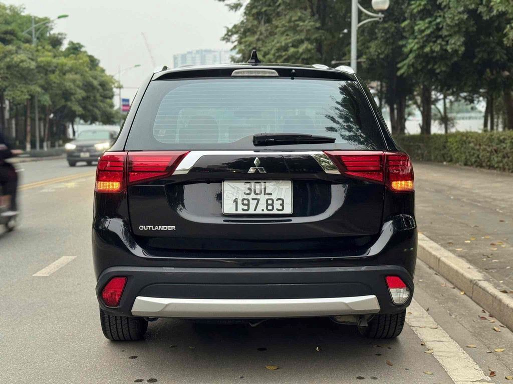 Mitsubishi Outlander 2018 CVT 80000 km. Mua bán Ô tô tại Quận Cầu Giấy Hà Nội được đăng bởi TRUNG HIẾU AUTO hình 3