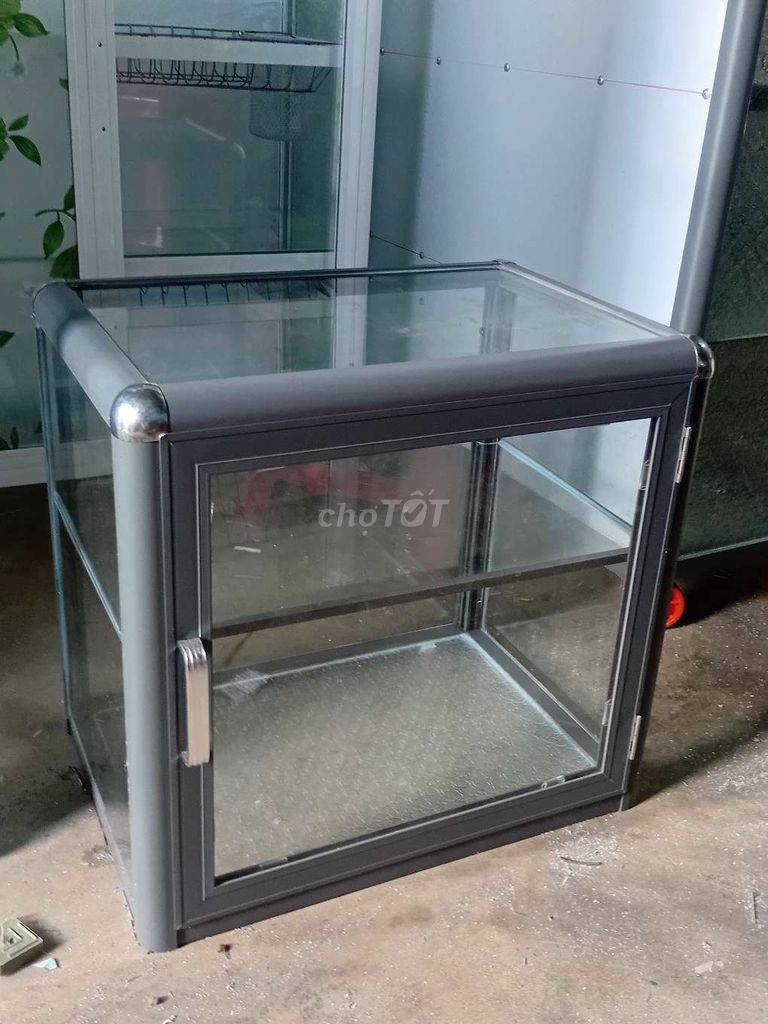 Tủ nhôm kính nhỏ có cửa . Mua bán Tủ, kệ gia đình tại Thành phố Buôn Ma Thuột Đắk Lắk được đăng bởi Nhôm kính Tủ Nhựa Tuketop hình 1
