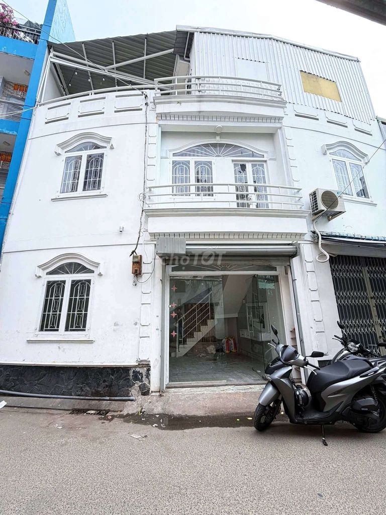 Huỳnh Văn Chính. Tân Phú (2pn, 3wc). Hẻm xe hơi. Dtsd 108m2