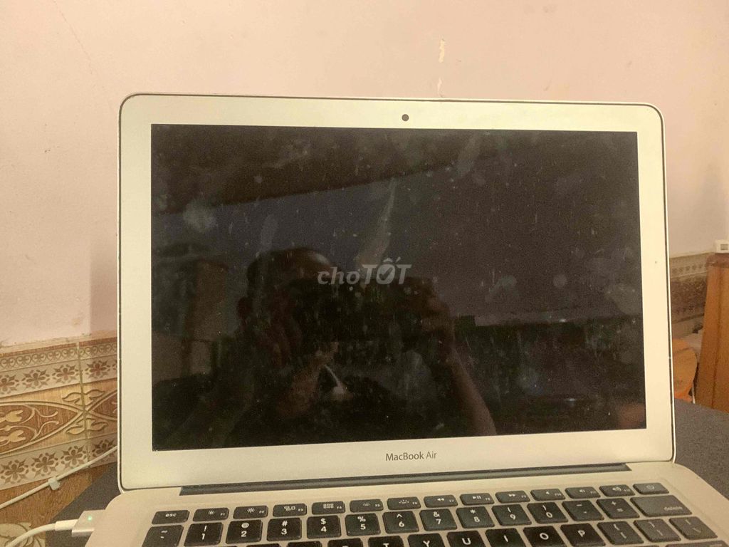 Apple MacBook Air 4GB Intel HD Graphics 4000 Bạc. Mua bán Laptop tại Thành phố Đà Lạt Lâm Đồng được đăng bởi Hoàng thành hình 1