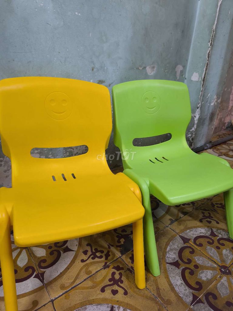 Ghế trẻ em nhựa vàng, xanh đã sử dụng. Mua bán Mẹ và bé tại Quận 11 Tp Hồ Chí Minh được đăng bởi tu cam minh hình 1